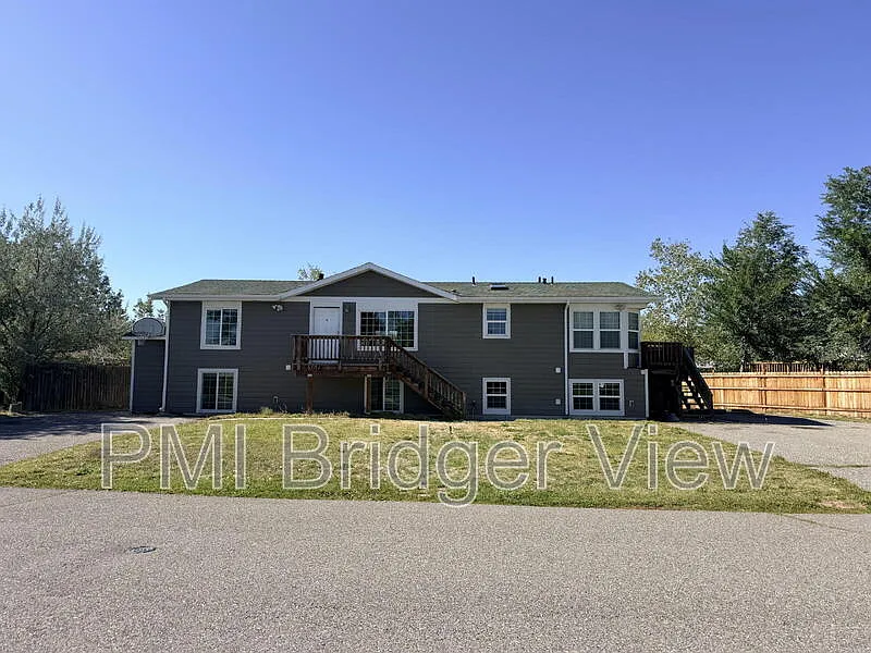 3 bed, 2.0 bath, 1458 sqft, $2,400 — Photo 2