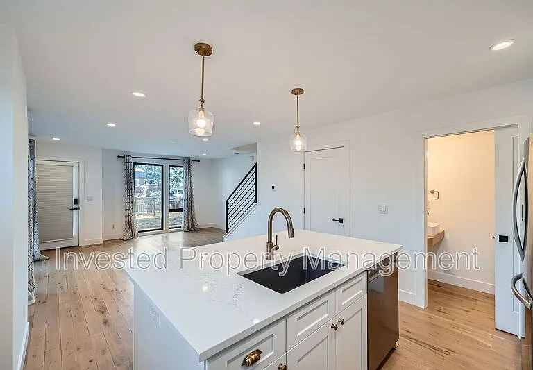 1405 N Yates St — Photo 9