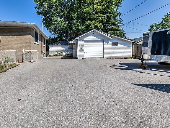 5th image of 42 Thorncroft Cres