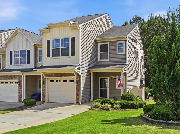 121 Cypress Hill Ln, Holly Springs, NC 27540