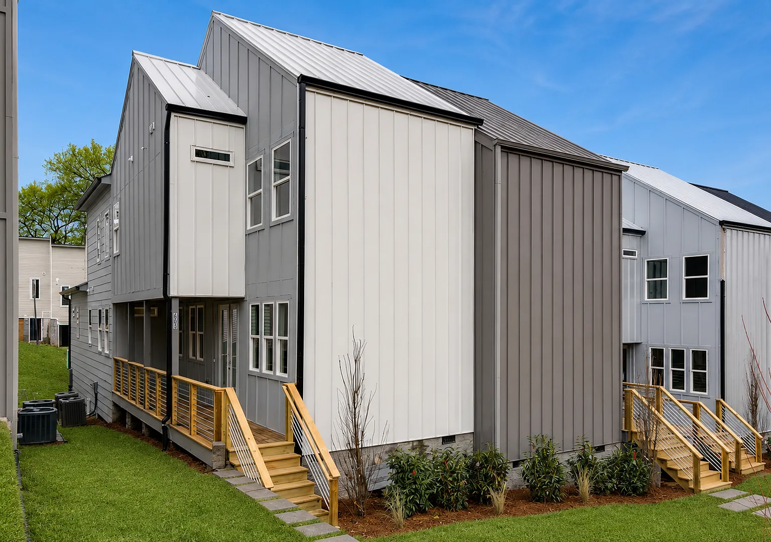 Modern West Nashville Living Near The Nations — Photo 1