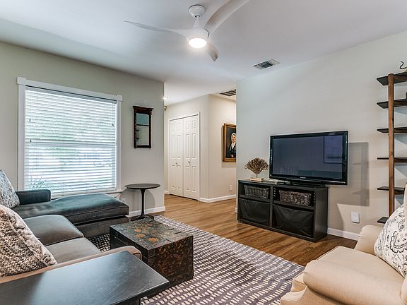 4th image of 126 Irvington Dr