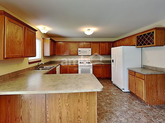 3rd image of 1006 Mazalin Dr