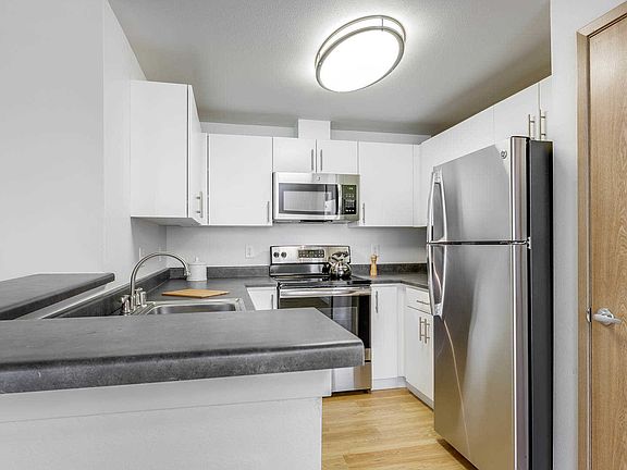 Kitchen with Breakfast Bar