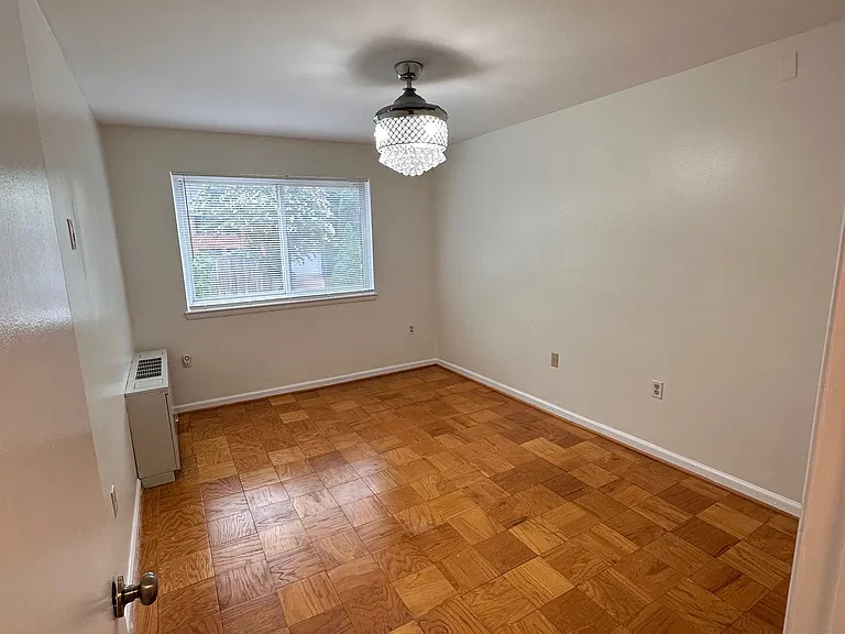 4555 Macarthur Blvd NW — Photo 11
