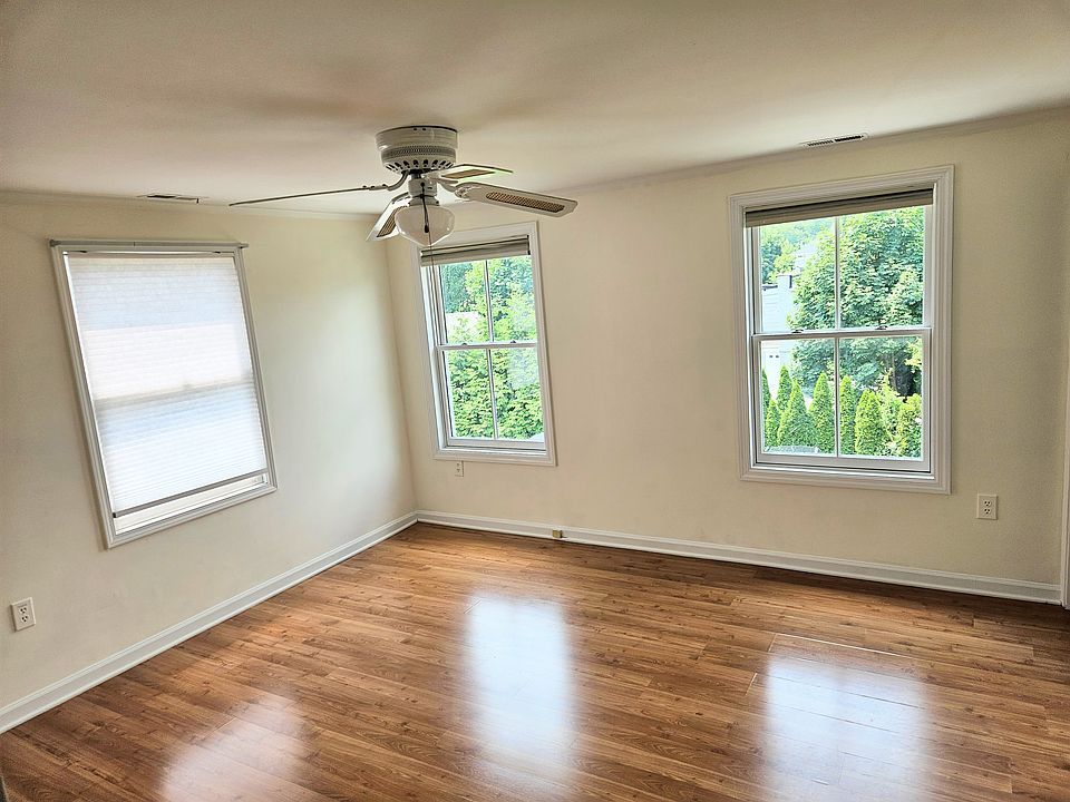 Queen size Bedroom