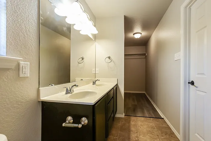 6517 White Oak Way — Photo 9