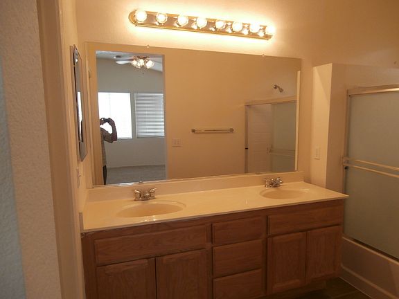 3rd image of 1824 Waterfall Dr