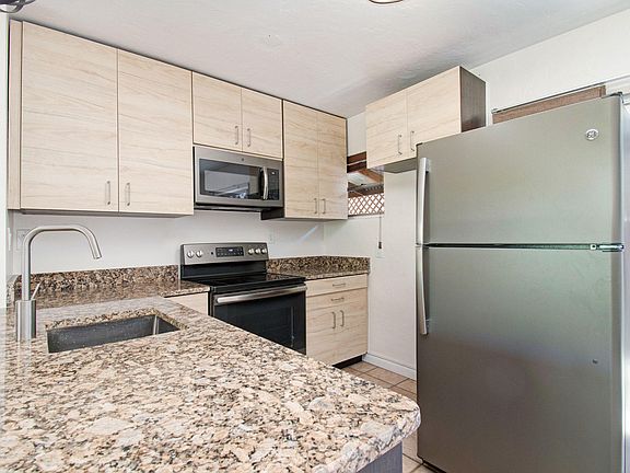 4th image of 378-380 Woodland Ave