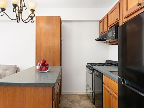4th image of 170 W 23rd St APT 6Y