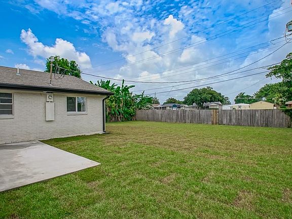 4th image of 4004 Academy Dr