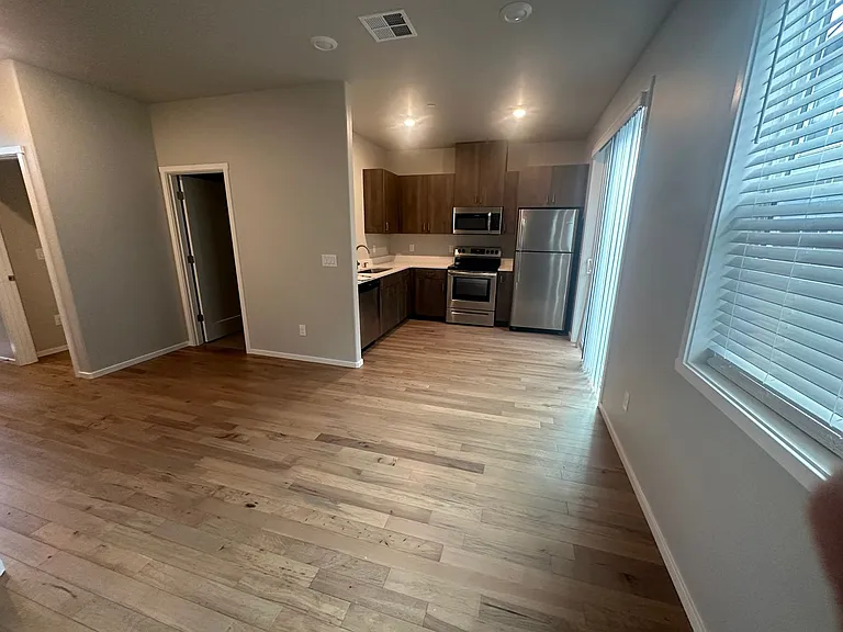 1818 NE 138th Ave — Photo 2