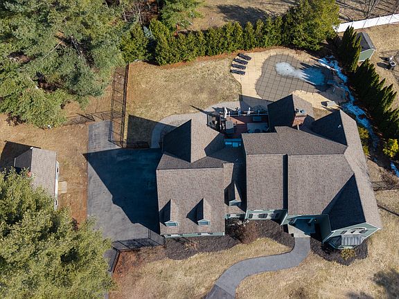 4th image of 20 Honey Hollow Road