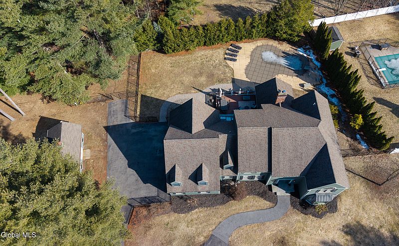 4th image of 20 Honey Hollow Road