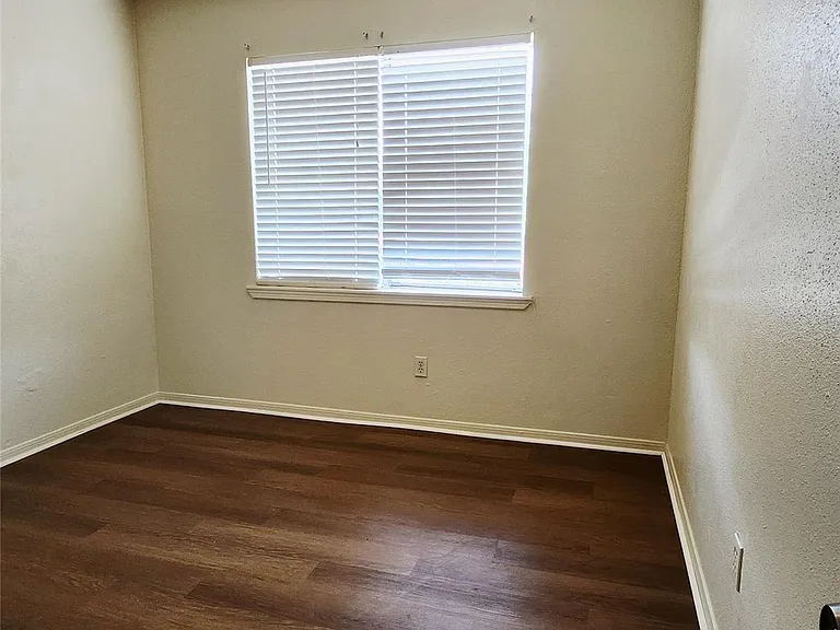 7700 Creekbend Dr #98 — Photo 14