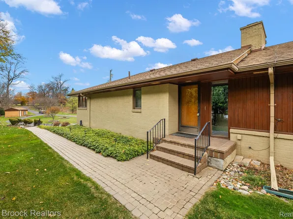 1471 Club Dr, Bloomfield Hills, MI 48302