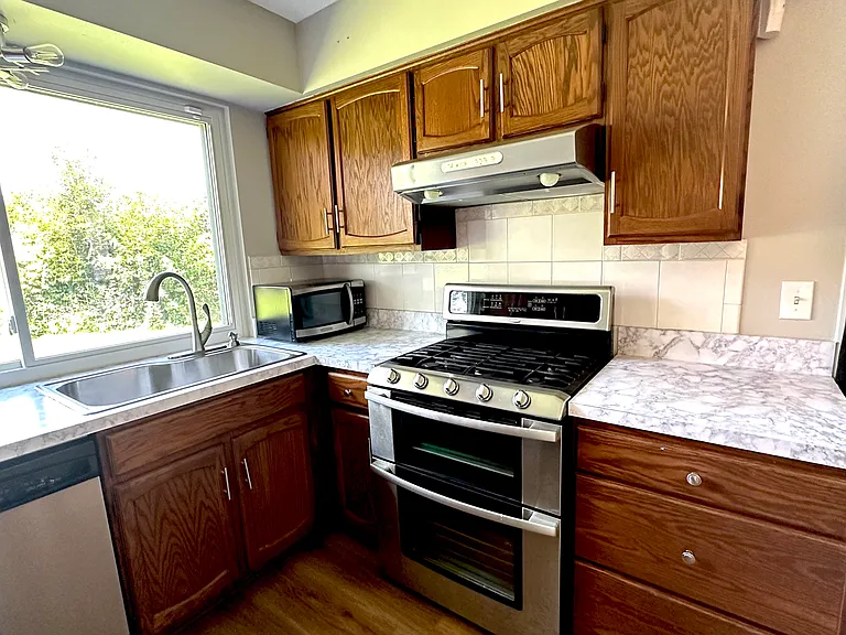 537 Randall Dr — Photo 13