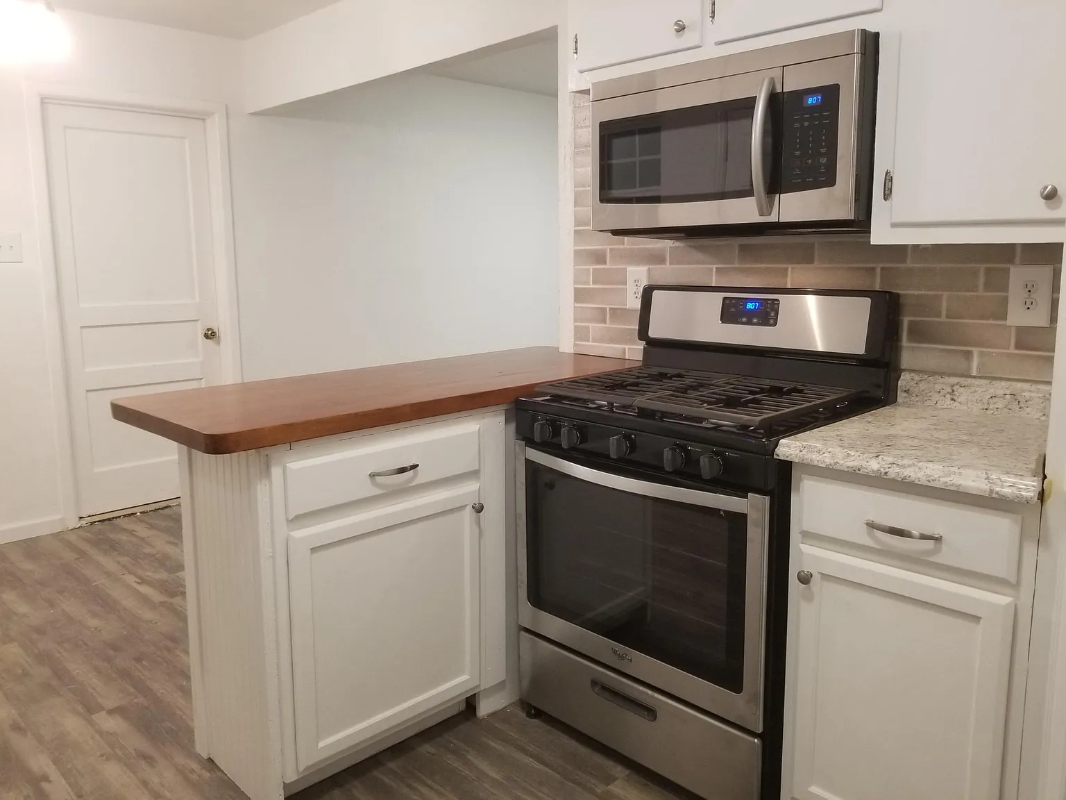 2206 Richmond St — Photo 2