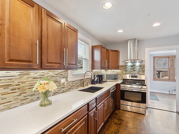4th image of 3837 N Pioneer Ave