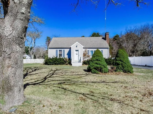 35 Park St, Mattapoisett, MA 02739