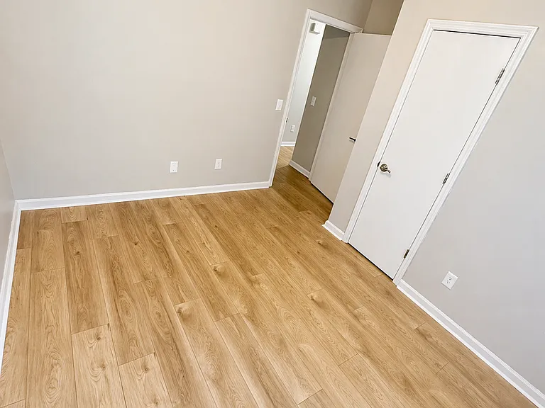 900 Hollins Rd — Photo 7