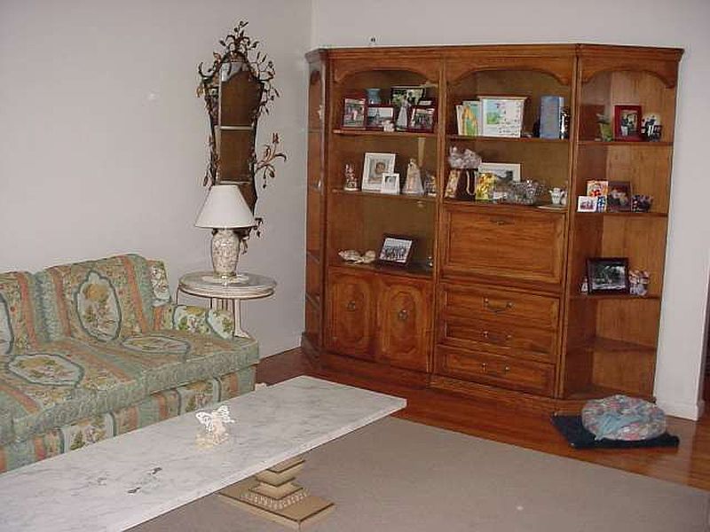 2nd image of 9 SPARROWBUSH Road