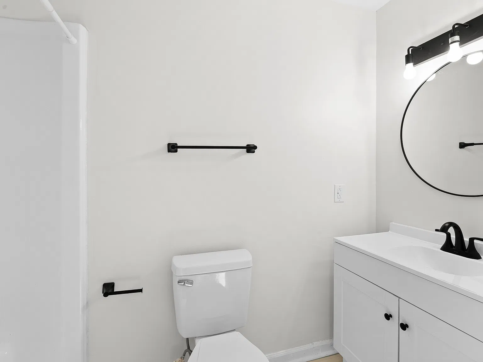 3 bed, 1075 sqft, $1,650 — Photo 4