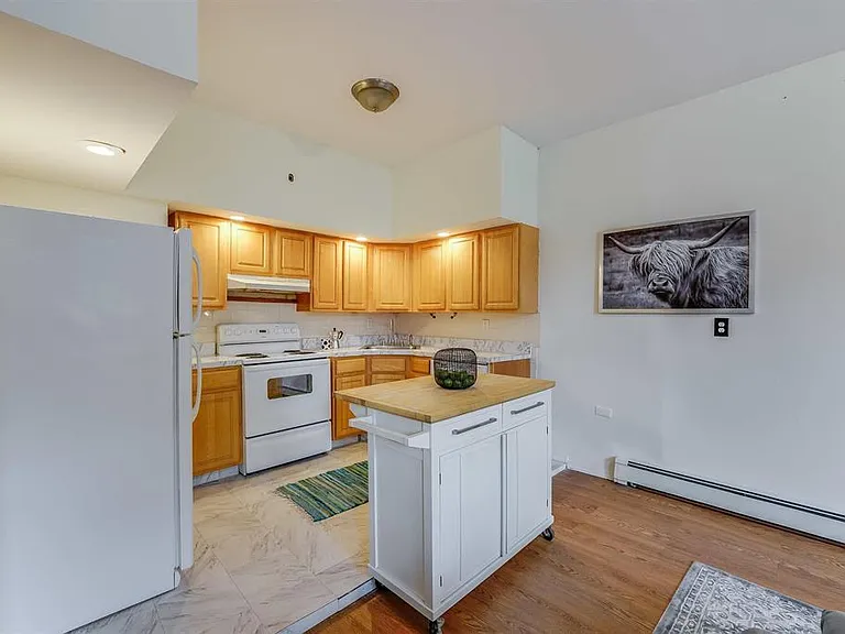 107 Madison St — Photo 2