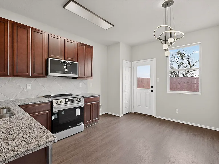 10422 Green Lake Dr — Photo 17