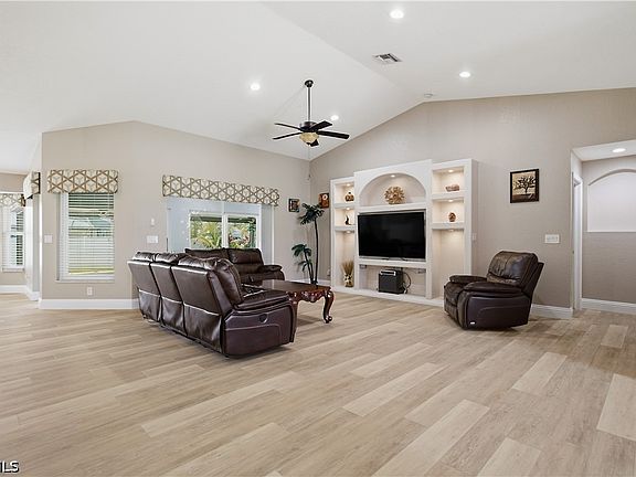 5th image of 430 SW 44th Ter