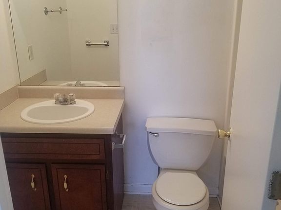 3rd image of 313 Pioneer Dr