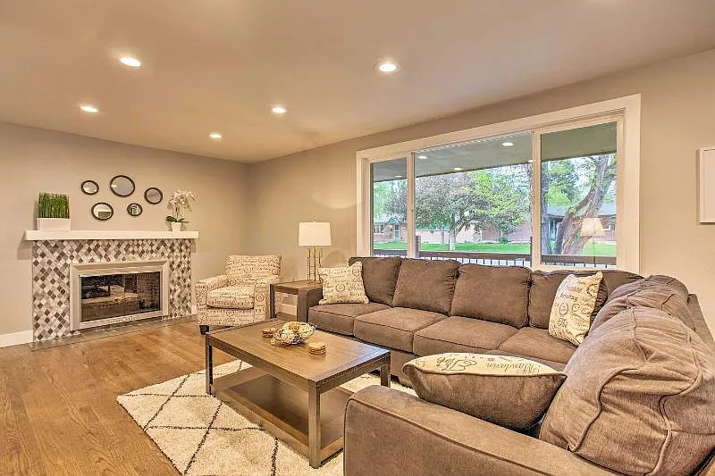 482 W Caley Ave — Photo 4