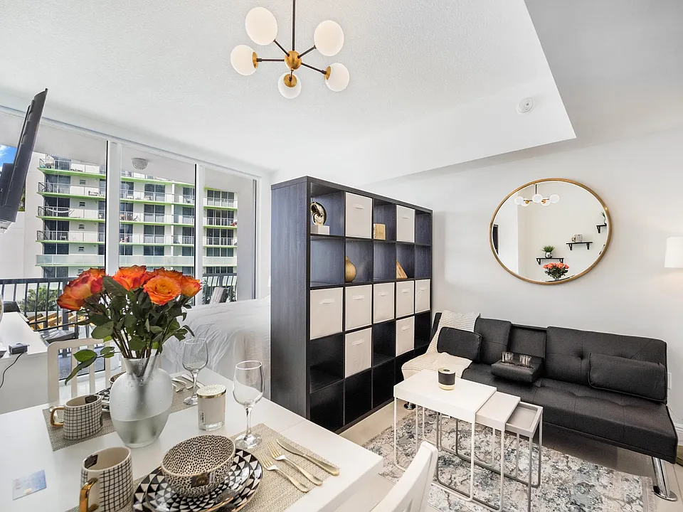 1750 N Bayshore Dr #1219