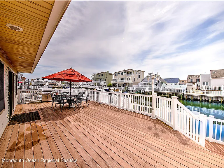 31 Peggy Ln — Photo 32