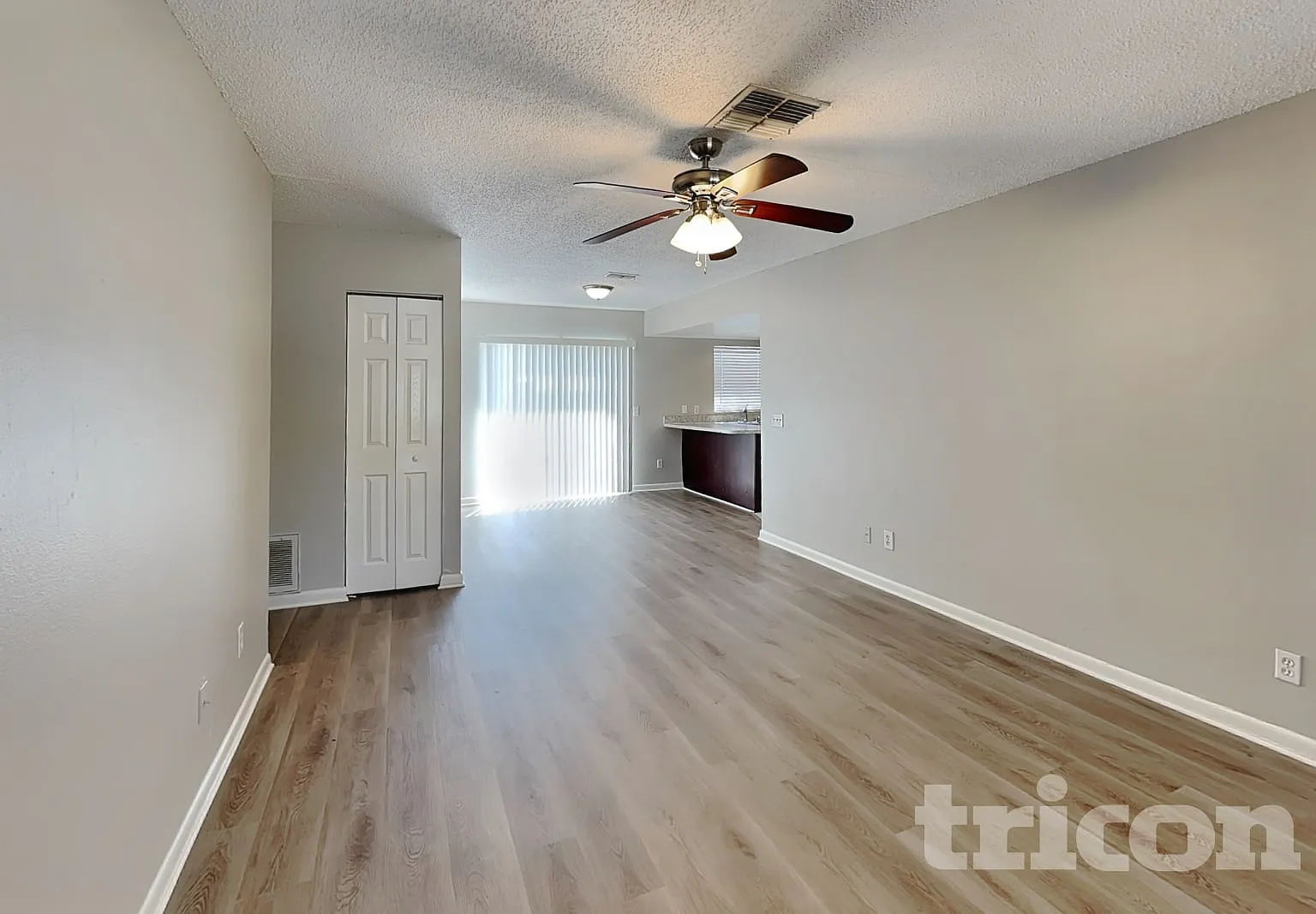 1947 Crown Park Drive Valrico FL — Photo 3