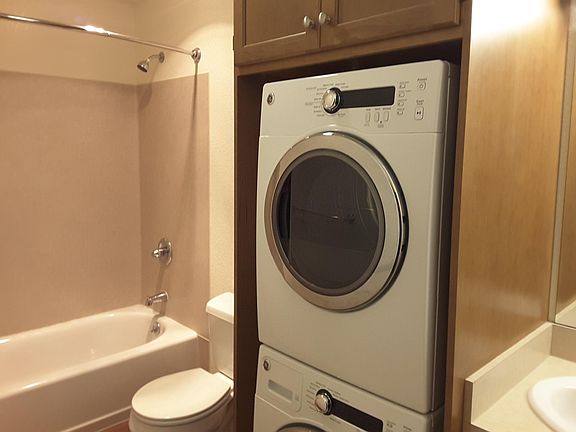 4th image of 11500 Pinehurst Way NE #410