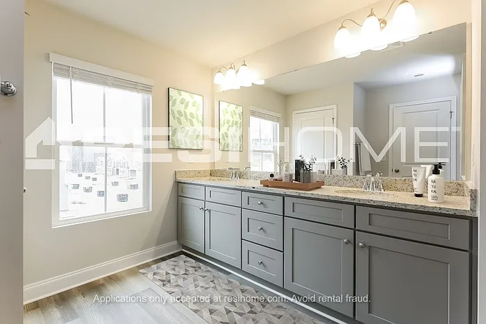 203 Aurora Ln — Photo 12