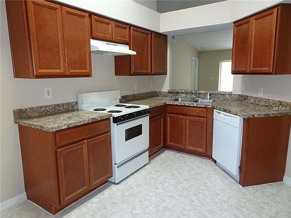 5th image of 3132 Summer House Dr