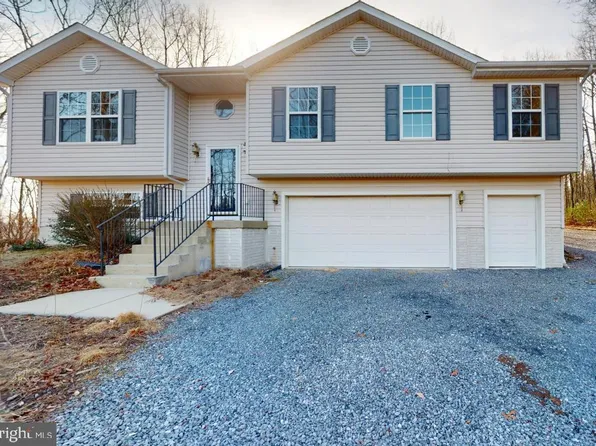 80 Corvair Dr, Paw Paw, WV 25434