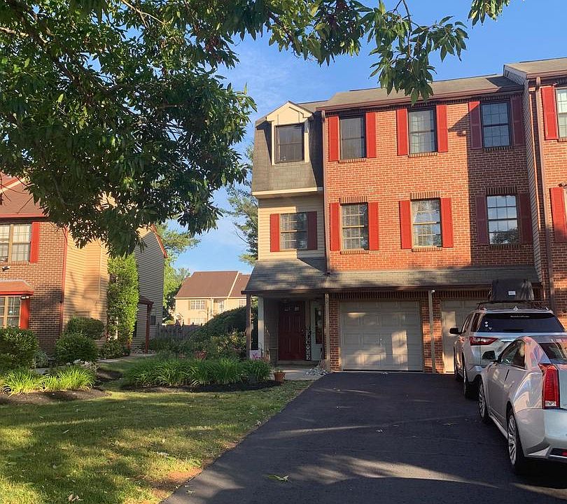 1st image of 352 Willow Turn