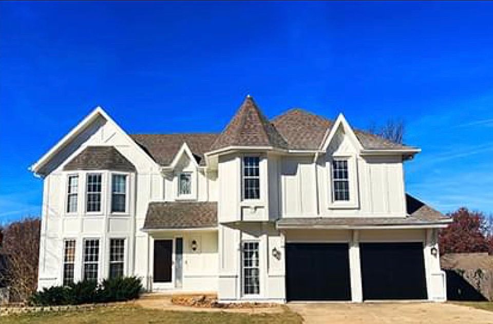 1st image of 16345 W Briarwood Ct