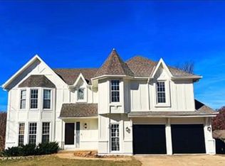16345 W Briarwood Ct, Olathe, KS 66062