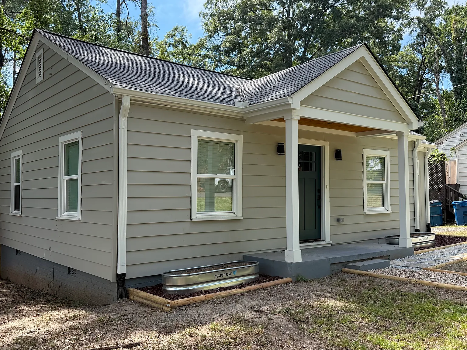 2 bed, 700 sqft, $1,700 — Photo 2