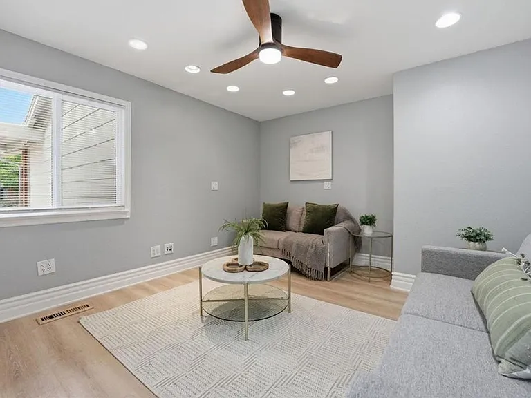 1782 Whitecliff Way — Photo 3