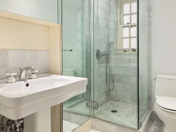 829 Park Avenue image 10 of 14