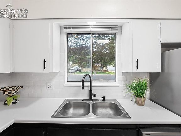 4th image of 1818 Maplewood Dr