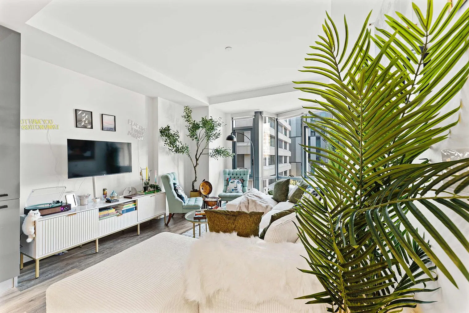 2 bed, 2.0 bath, 1194 sqft, $8,326 — Photo 3