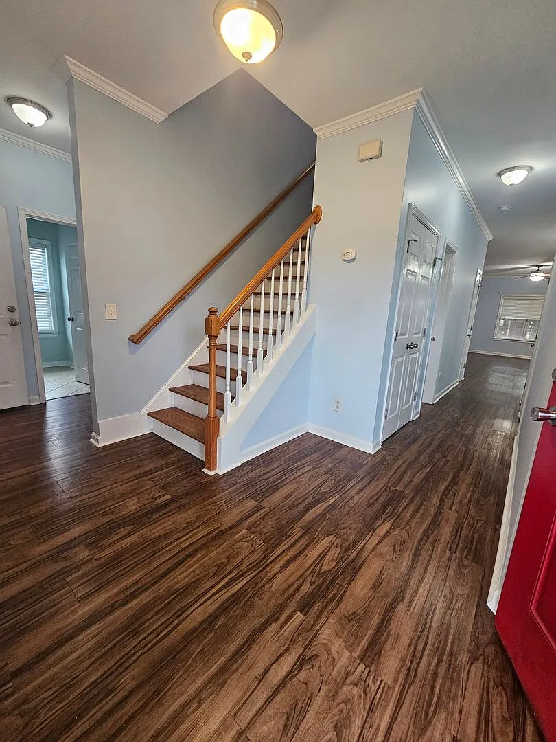 Spacious 4 Bedroom Home in Hampstead — Photo 2