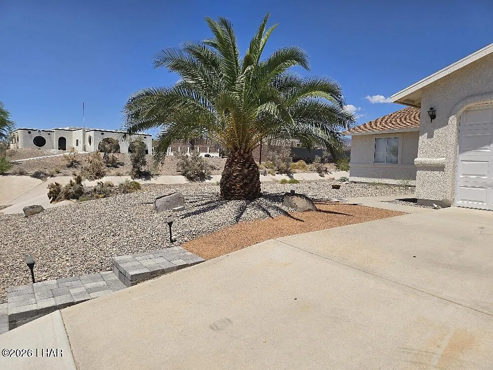 3 bed, 2.0 bath, 1301 sqft, $2,000 — Photo 3