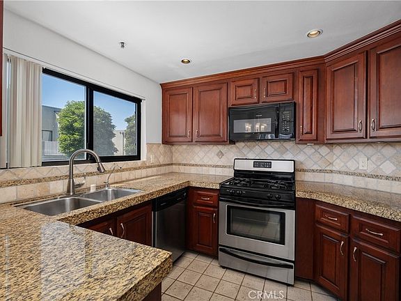 3rd image of 17652 Sergio Cir APT 202